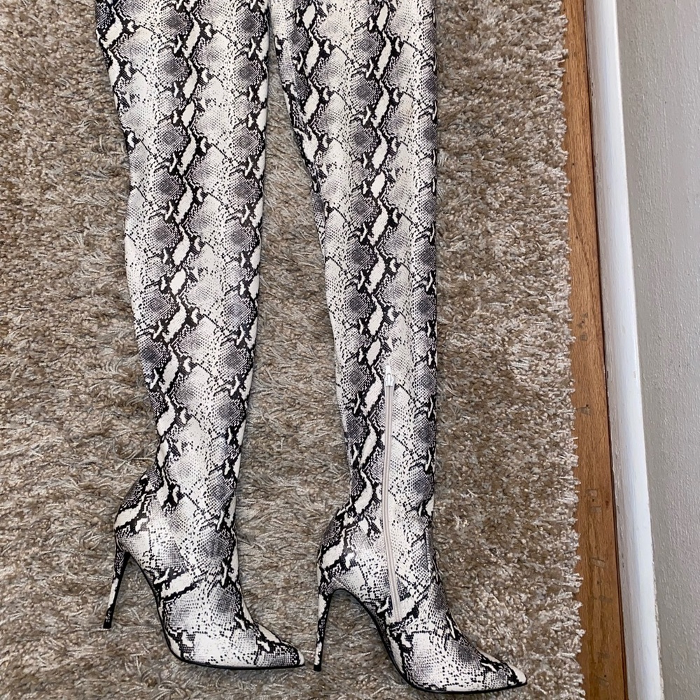 Size 8.5 Steve Madden OTK boots never worn